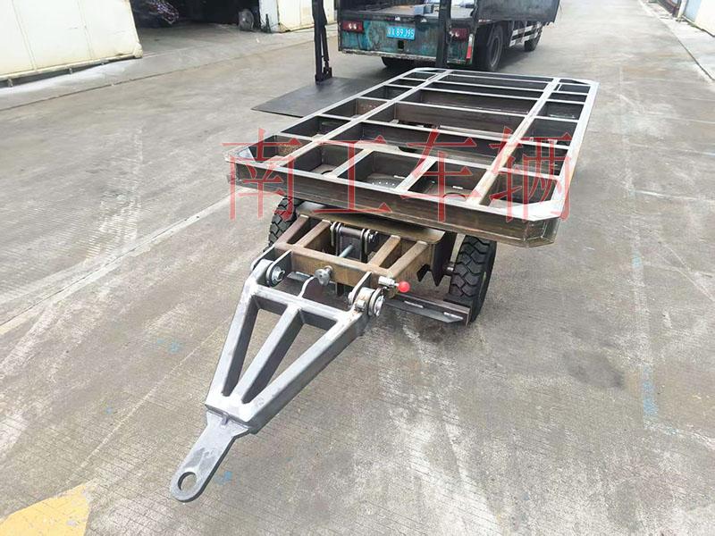 2.5吨骨架式平板拖车带上翻刹车不喷漆工具车