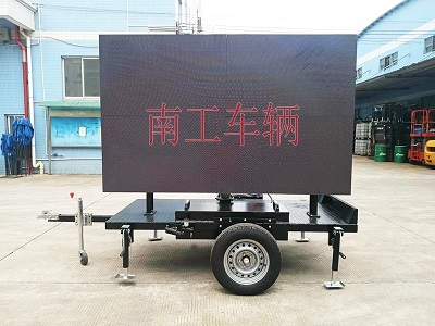 轻型简易LED广告拖车单面屏4I.jpg
