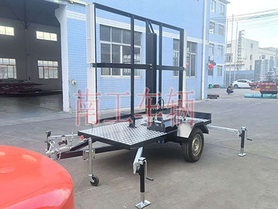 1769066573590000.jpg 0.6吨简易款LED广告拖车 带四音响5I.jpg