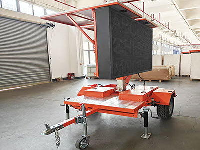 1772264255549538.jpg 0.2吨带太阳能LED交通诱导屏工具拖车7I.jpg