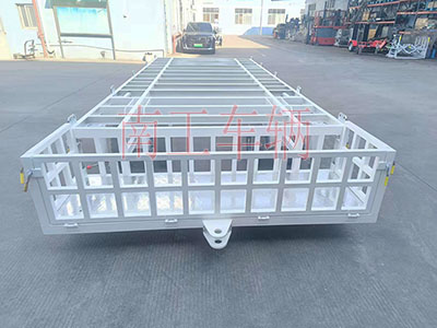 8吨骨架式牵引平板拖车带小框白色1I.jpg